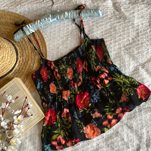 FREE SHIPPING OFFER!! - 🌸Summer smocked cami with tie ups in floral print 🌸